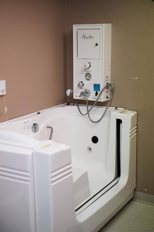An interior shot of a walk-in bath tub at the Imboden Creek Gardens facility, from the Imboden Creek Gardens Gallery.